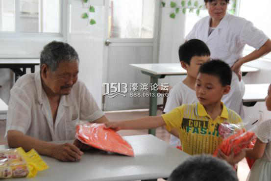 文峰丰田献爱心 关爱老人从娃娃抓起297.png