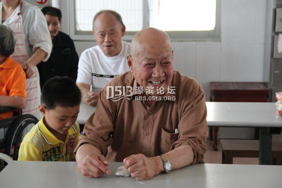 文峰丰田献爱心 关爱老人从娃娃抓起621.png