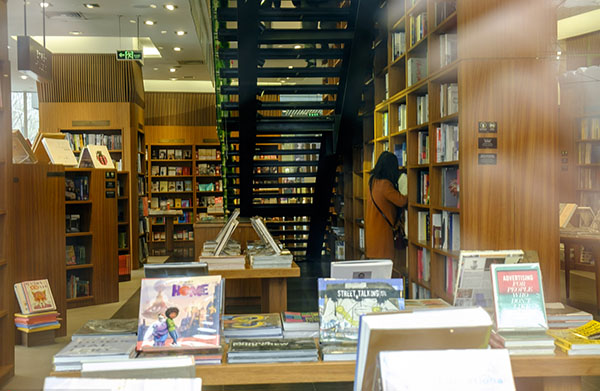 毕业季︱念念不忘，那些在校时曾流连的实体书店