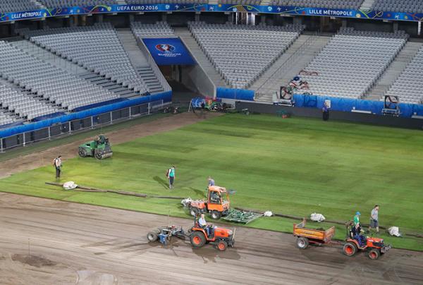 中超球场“菜地”那么多，看看英国为草皮加了多少“黑科技”