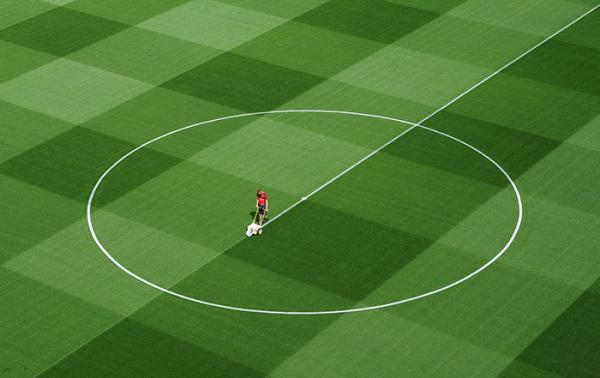 中超球场“菜地”那么多，看看英国为草皮加了多少“黑科技”