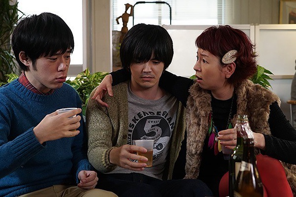 日本有个说相声的，写了本小说销量几百万，还拿了文学奖