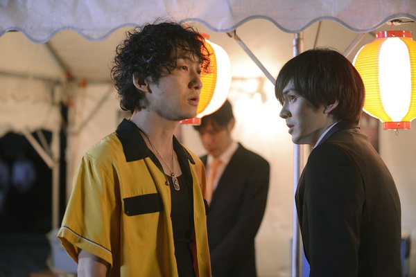 日本有个说相声的，写了本小说销量几百万，还拿了文学奖