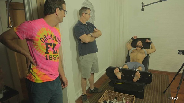 断片 | “挠痒视频”背后的黑暗帝国，现实远比戏剧更荒诞