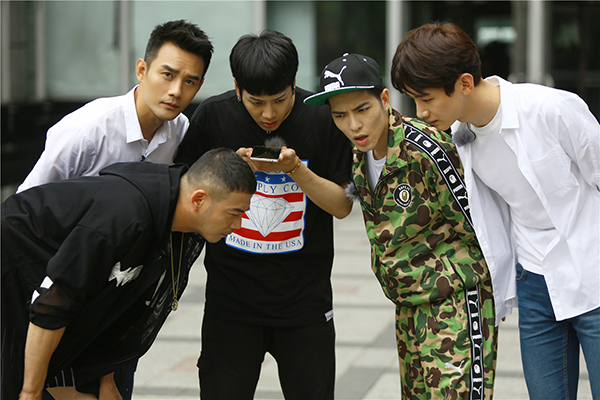 看电视｜嚷了半天，暑期综艺的战斗终于打响了