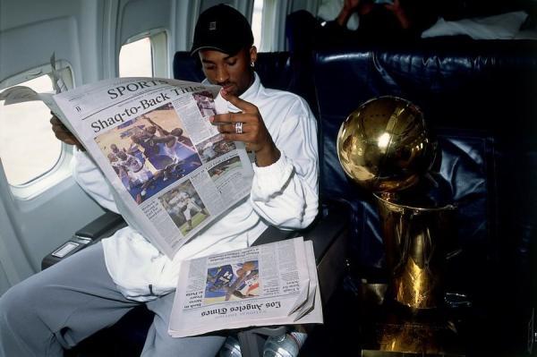 对比邓肯和科比的亲笔退役信，你们俩究竟谁读过大学