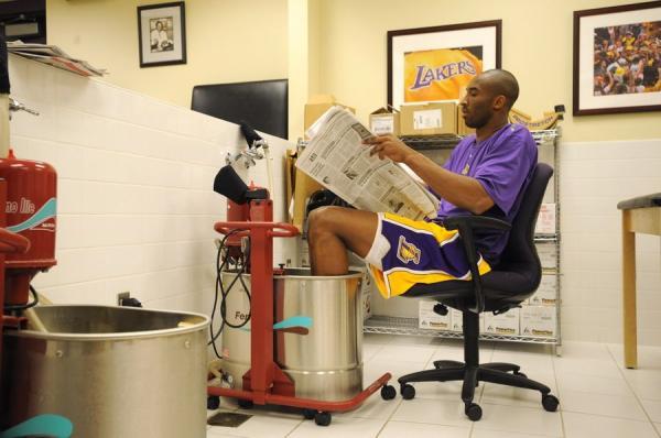 对比邓肯和科比的亲笔退役信，你们俩究竟谁读过大学