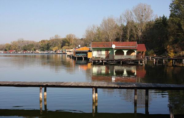忘记马尔代夫，去匈牙利海岛度个假吧