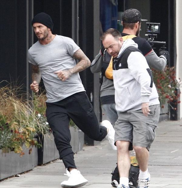 太帅！退役后的贝克汉姆爱上跑步，15岁时他就是越野赛冠军