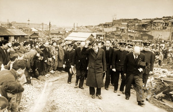 差点“被退位”的裕仁天皇如何走下神坛？