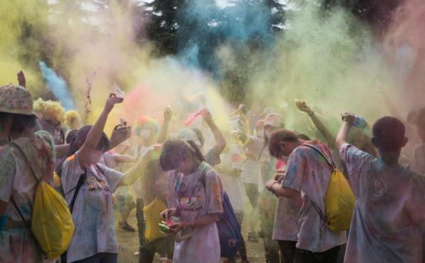 时隔一年彩色跑回来啦！这次的粉末不易燃，对人体无害