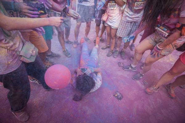 时隔一年彩色跑回来啦！这次的粉末不易燃，对人体无害