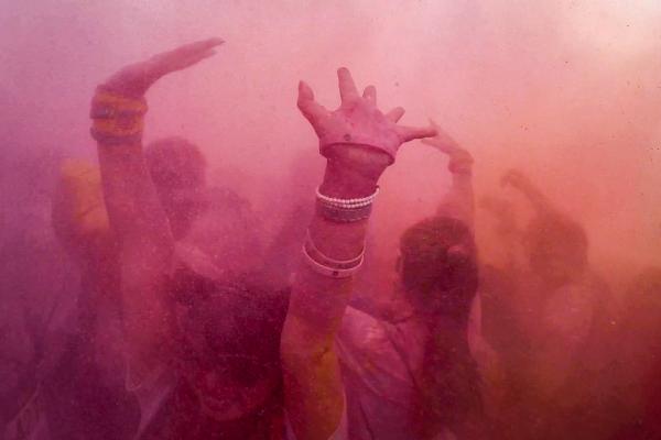 时隔一年彩色跑回来啦！这次的粉末不易燃，对人体无害