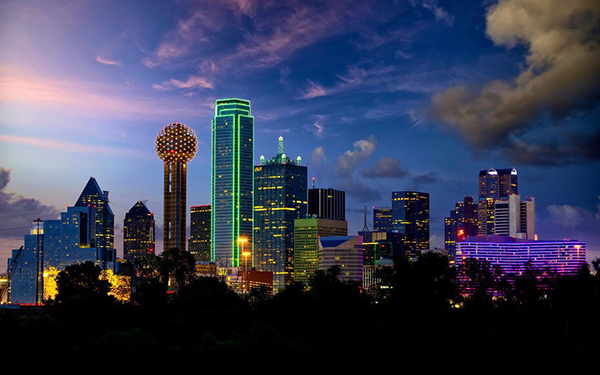 大都市的夜幕天际线——如同一本写满历史和生活的故事书