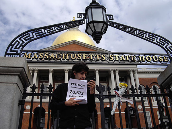 断片 | 是谁杀死了互联网的普罗米修斯？