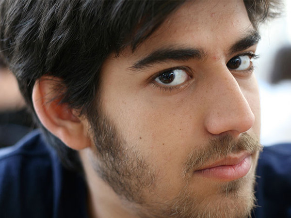 断片 | 是谁杀死了互联网的普罗米修斯？