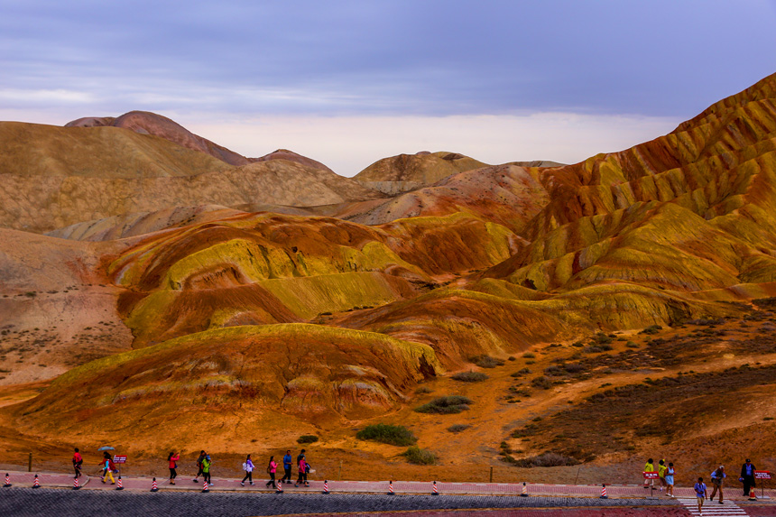 甘肃张掖 雨中七彩丹霞别样美 (6).jpg