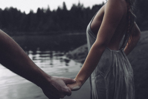 1年生了3个孩子，她以最性感的姿态展现产后变样的身体