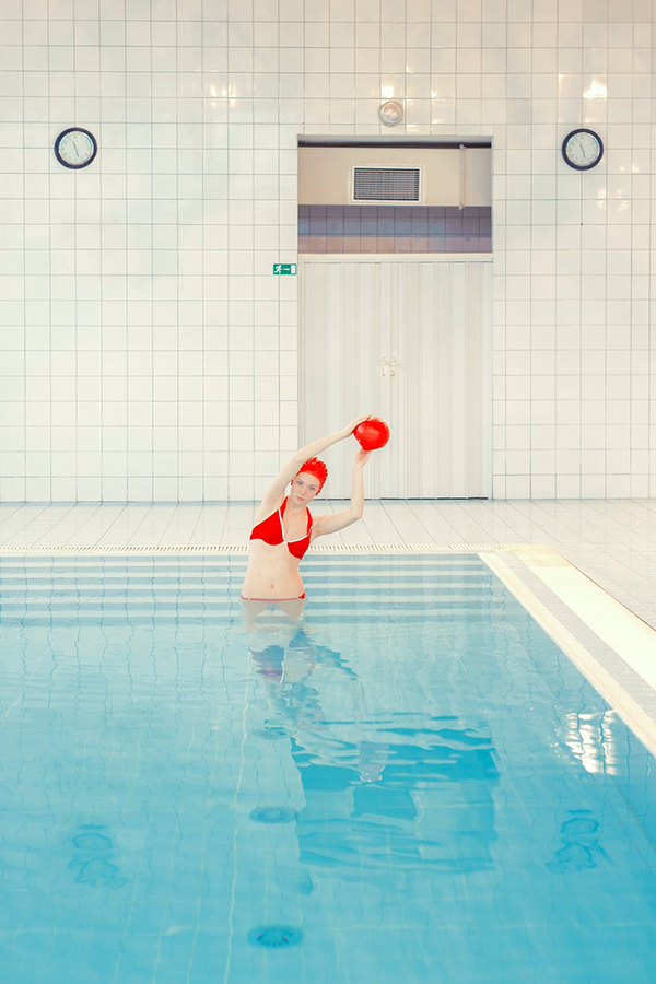 趣看｜泳照也走性冷淡风，看完只想找个空旷的泳池清凉一夏