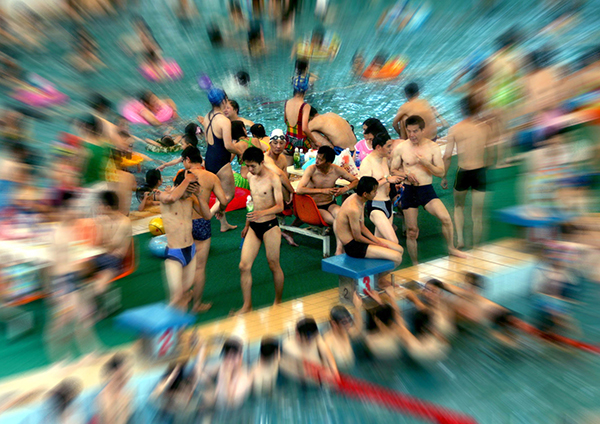 趣看｜泳照也走性冷淡风，看完只想找个空旷的泳池清凉一夏