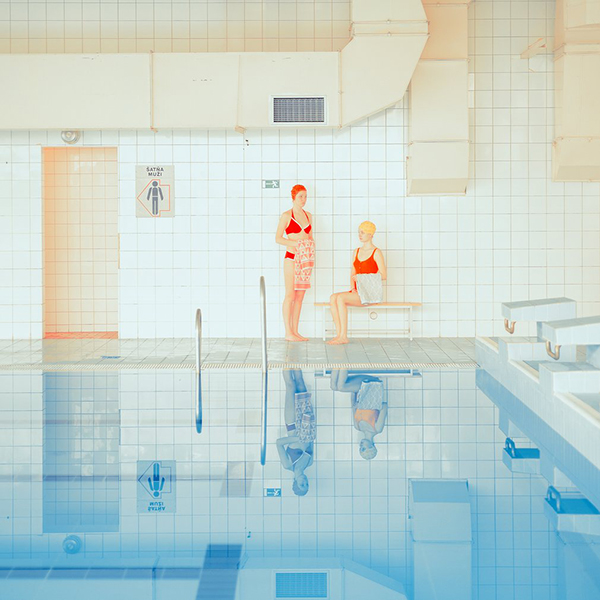 趣看｜泳照也走性冷淡风，看完只想找个空旷的泳池清凉一夏