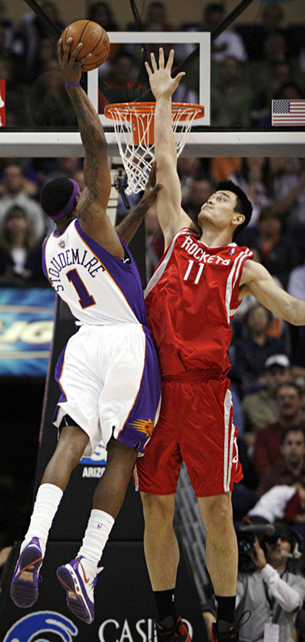 张佳玮|最遭中国球迷恨的他退役了，这是被诅咒的02一代