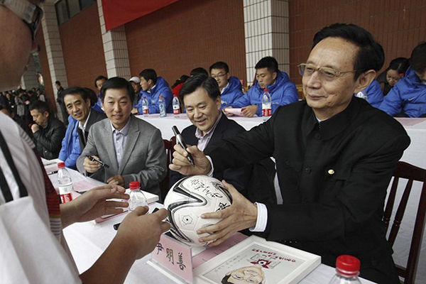 对话79岁尹明善：17年投足球7亿，曾想做中国贝卢斯科尼