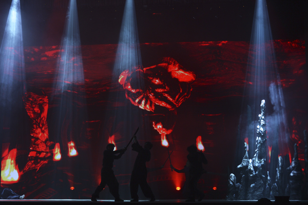 3D奇幻舞台剧《盗墓笔记外传：藏海花》倾倒沪上观众