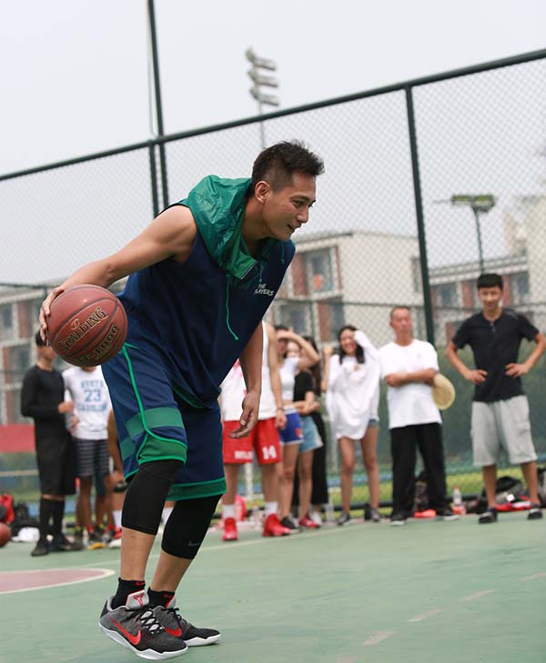 看电视｜刘翔变成“水冰月”，沈腾化身“东方不败”