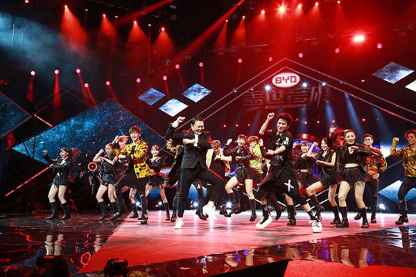 看电视｜刘翔变成“水冰月”，沈腾化身“东方不败”