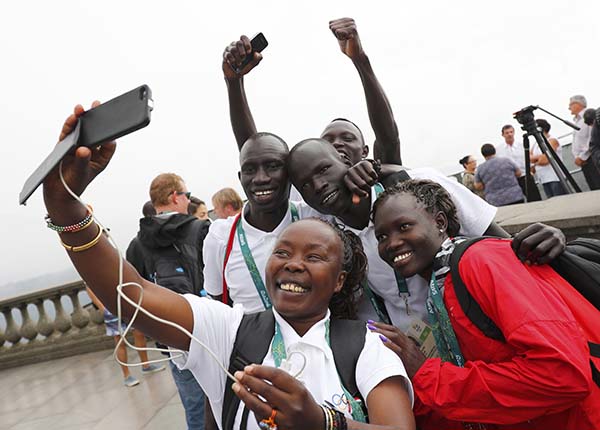 首支难民奥运代表团抵达里约：10名运动员共参加4个项目