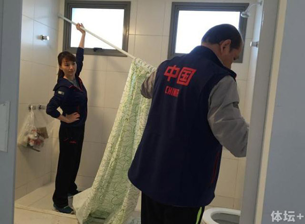 用驱蚊喷雾防“寨卡”，看看奥运村民过得有多“苦”