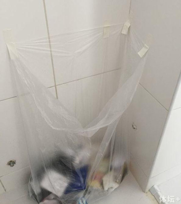 用驱蚊喷雾防“寨卡”，看看奥运村民过得有多“苦”