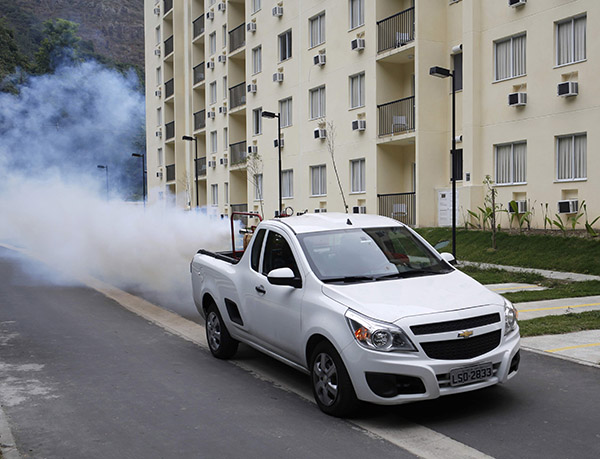 用驱蚊喷雾防“寨卡”，看看奥运村民过得有多“苦”