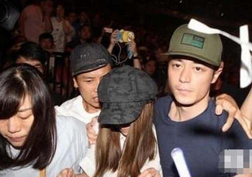 霍建华婚礼告白林心如：和你成为夫妻是最幸运的事