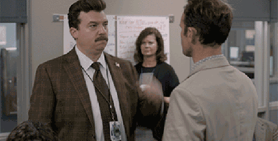 从这两位没啥才华的副校长身上，你看到了川普和希拉里吗？