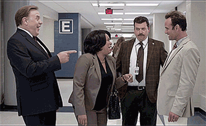 从这两位没啥才华的副校长身上，你看到了川普和希拉里吗？