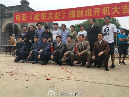 《建军大业》今日开机，刘烨演毛泽东，朱亚文演周恩来