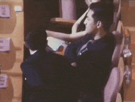 澎湃联播|“那个人好奇怪，好像一条狗啊”