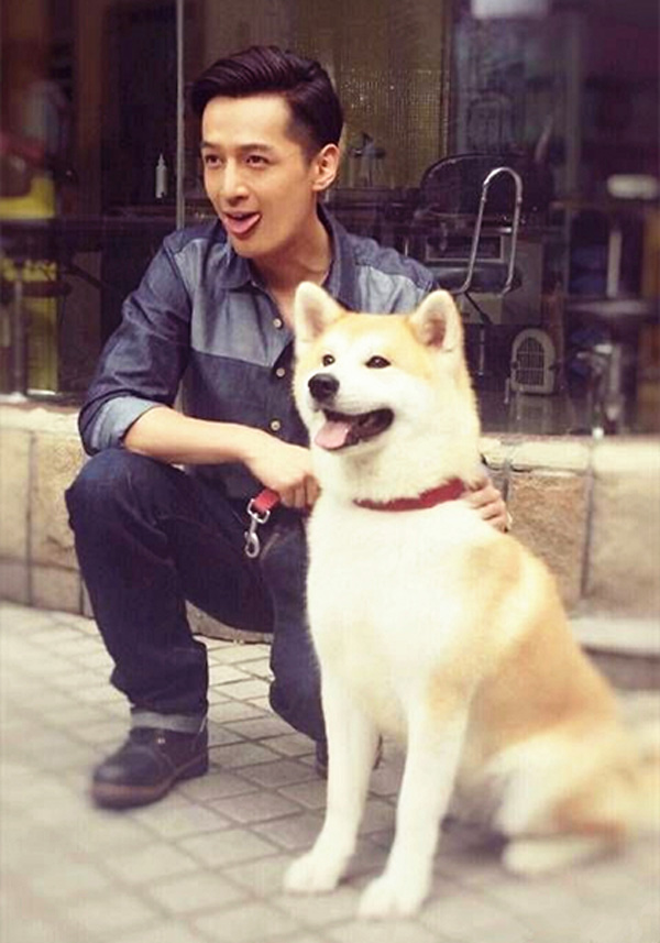 澎湃联播|“那个人好奇怪，好像一条狗啊”