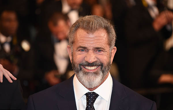 梅尔·吉布森和西恩·潘，携手出演《牛津英语词典》的故事