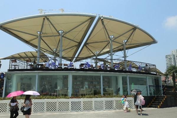 书店测评｜上海三联书店金山城市沙滩店∶上海第一家海滩书店