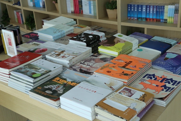 书店测评｜上海三联书店金山城市沙滩店∶上海第一家海滩书店