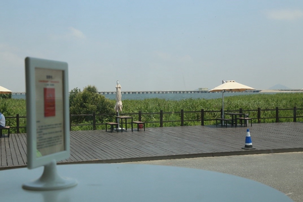 书店测评｜上海三联书店金山城市沙滩店∶上海第一家海滩书店