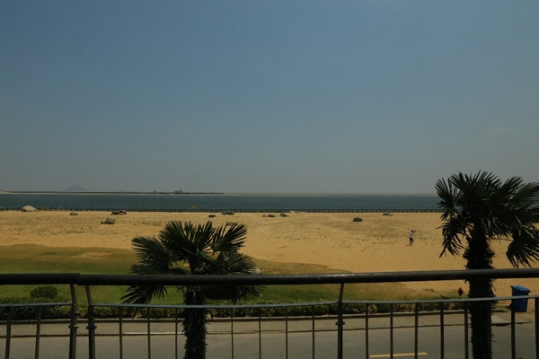 书店测评｜上海三联书店金山城市沙滩店∶上海第一家海滩书店