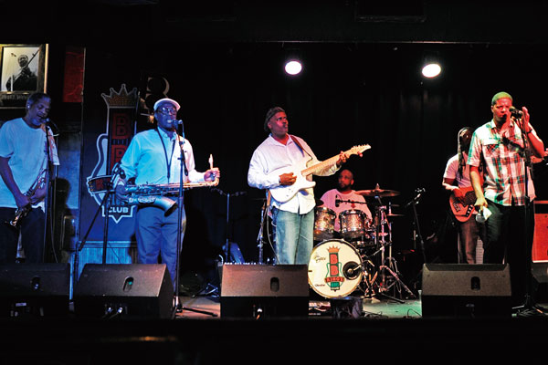 歌于乐土：一场旅行读懂流行音乐