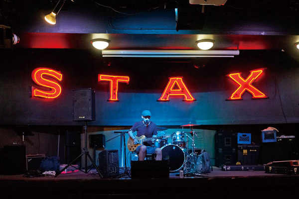 歌于乐土：一场旅行读懂流行音乐