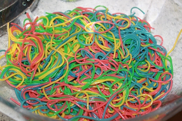 生活到底是什么？这些小游戏只为让孩子去听、看和感受