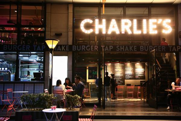 跟着主人去度假，汪星人也可以住得舒适又体面