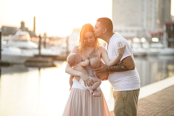 世界母乳喂养周：来看看这些闪耀母性光辉的瞬间